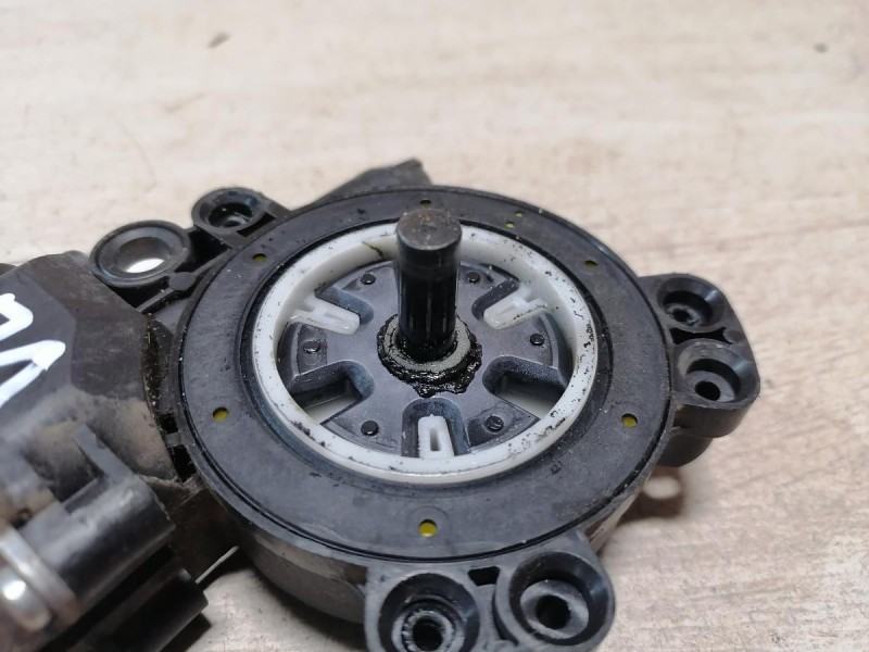 Logan ф2 №4 моторчик стеклоподъемника левый