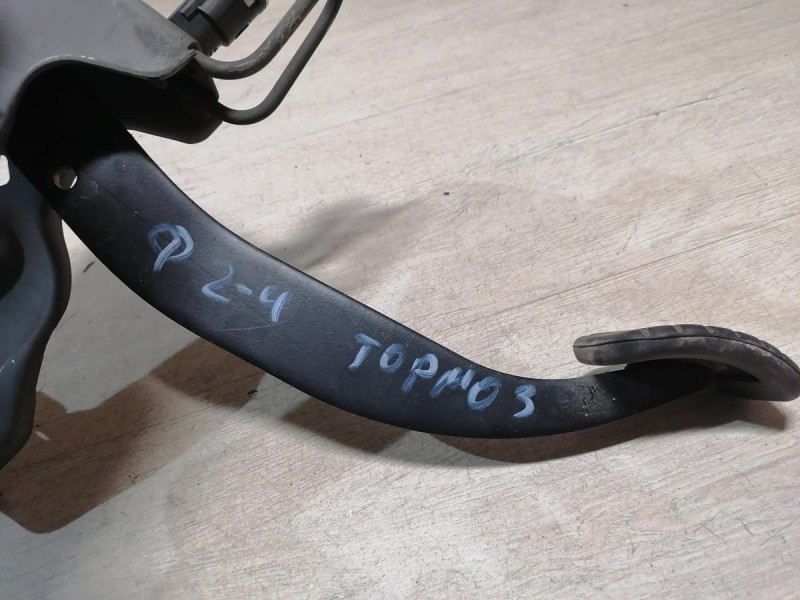 Logan ф2 №4 педаль тормоза