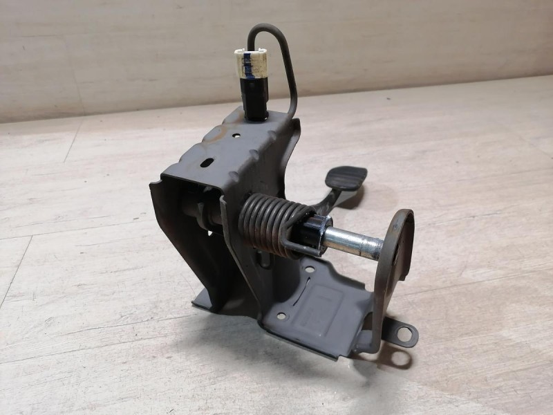 Logan ф2 №4 педаль тормоза