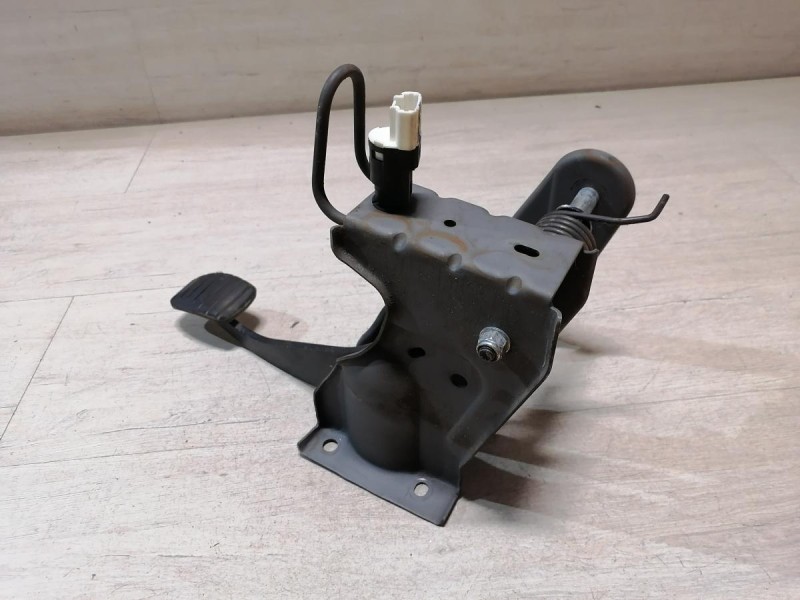 Logan ф2 №4 педаль тормоза