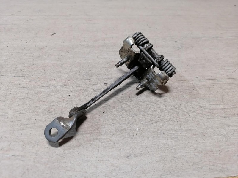 Logan ф2 №4 ограничитель двери