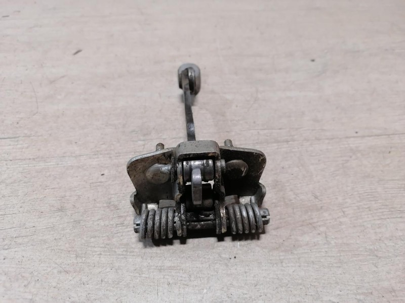 Logan ф2 №4 ограничитель двери