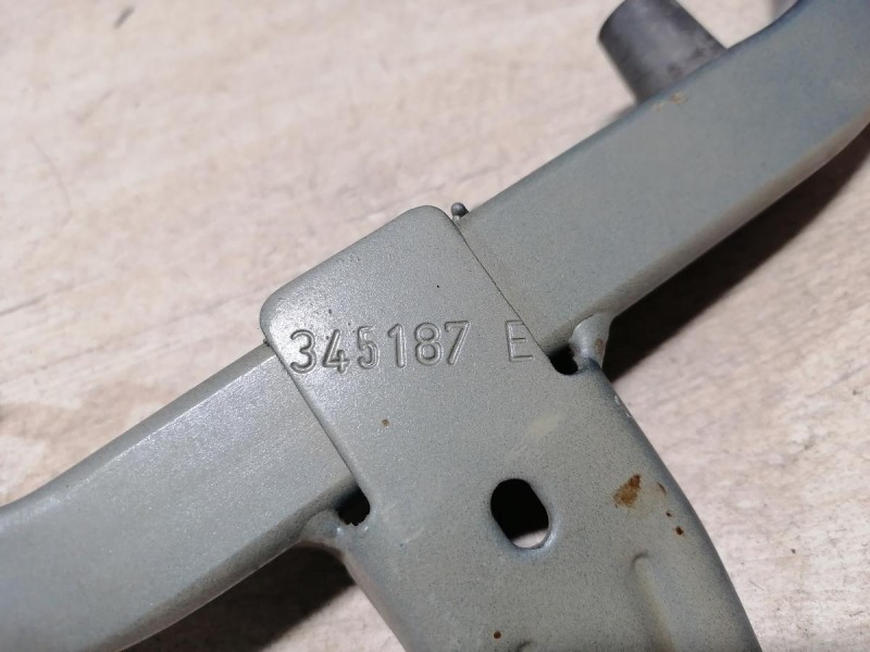 Logan ф2 №4 петля багажника левая