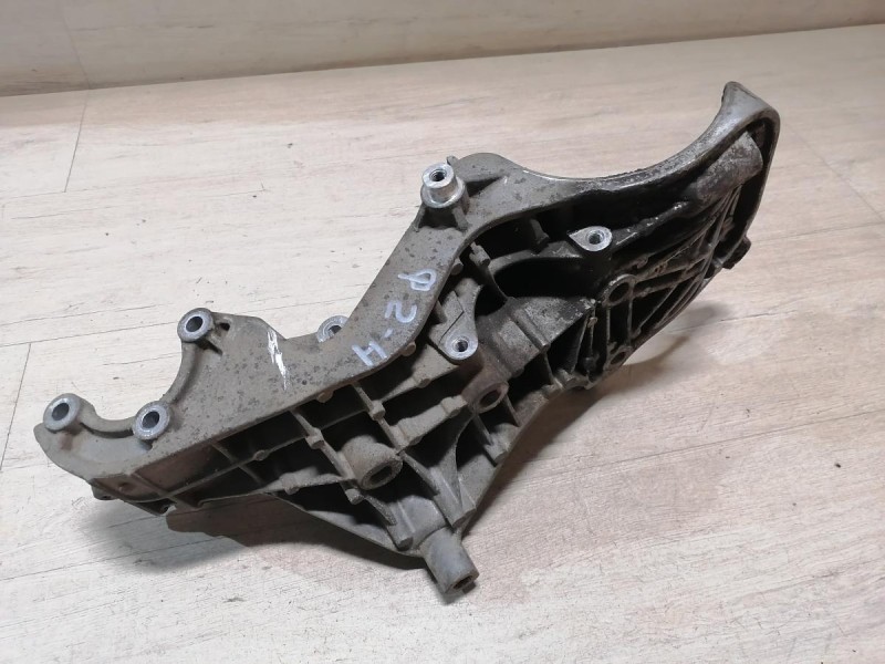 Logan ф2 №4 кронштейн генератора кондиционера