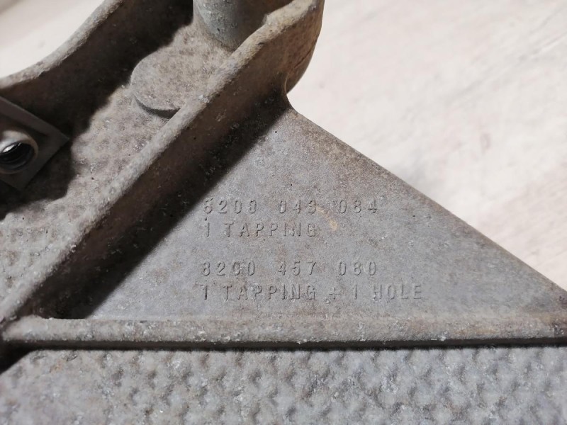 Logan ф2 №4 кронштейн верхней подушки коробки мкпп