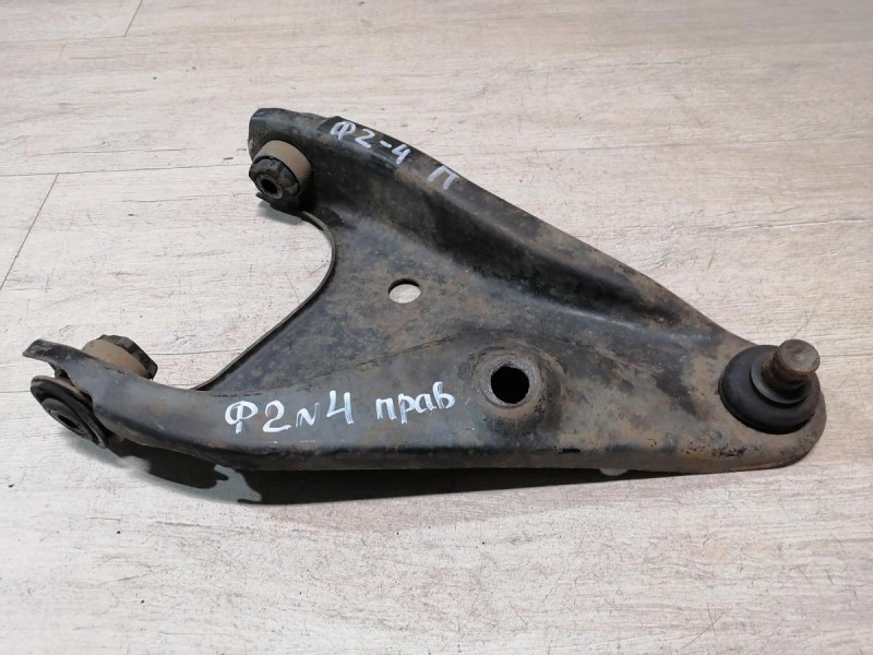 Logan ф2 №4 рычаг правый