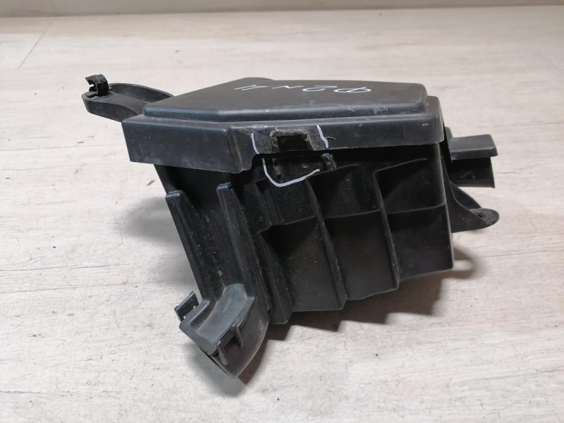 Logan ф2 №4 корпус блока предохранителей деф