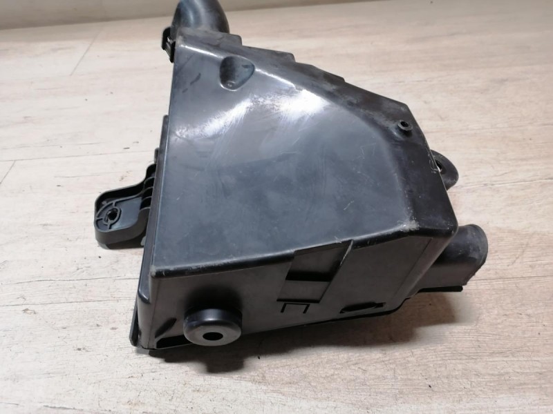 Logan ф2 №4 корпус блока предохранителей деф