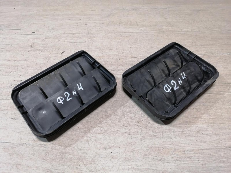 Logan ф2 №4 решетка вентиляции багажника