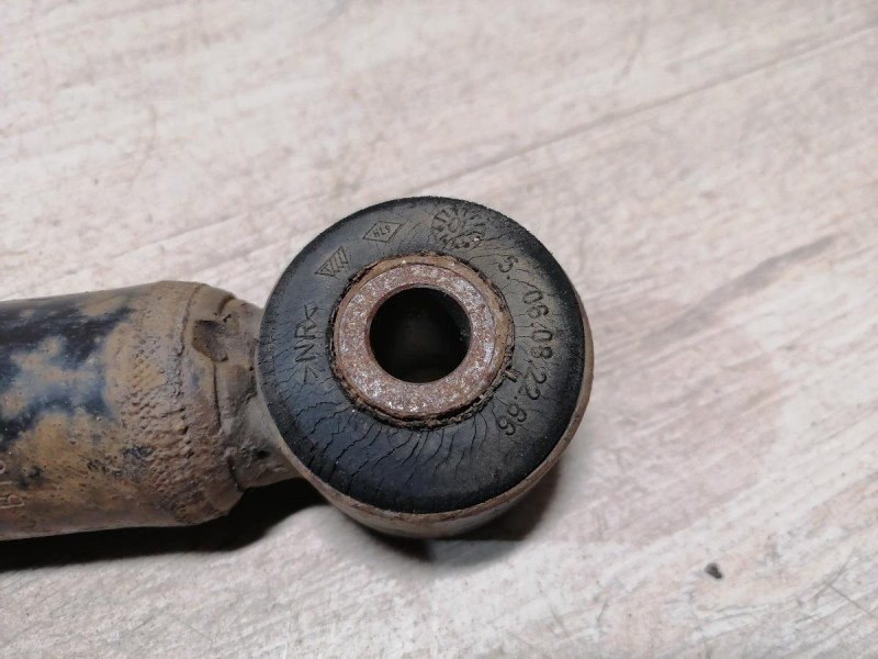 Logan ф2 №4 амортизатор задний