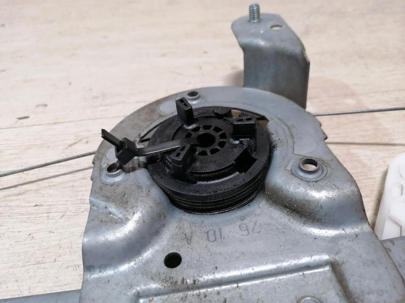 Logan ф2 №4 стеклоподъемник передний левый эл