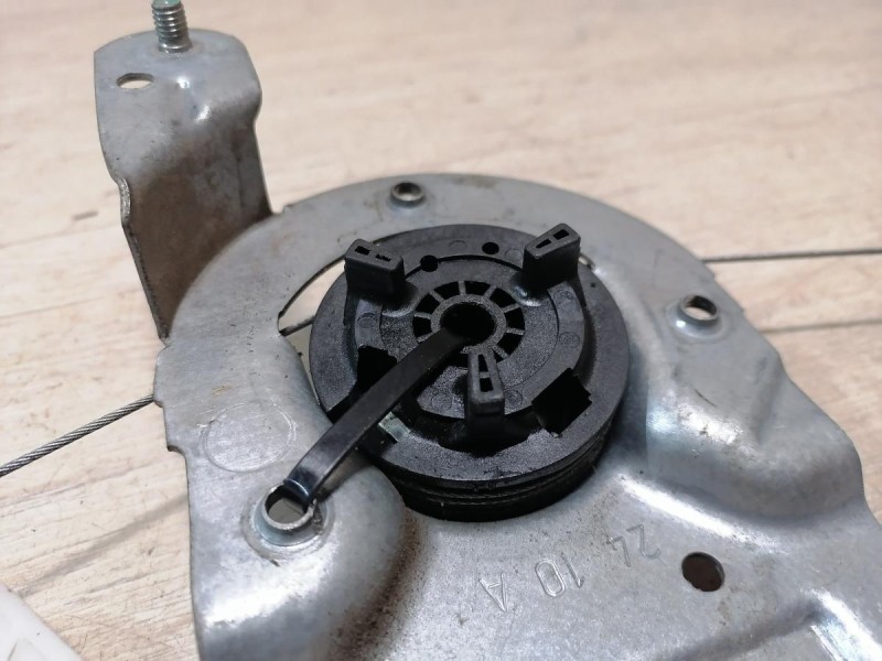 Logan ф2 №4 стеклоподъемник задний правый эл