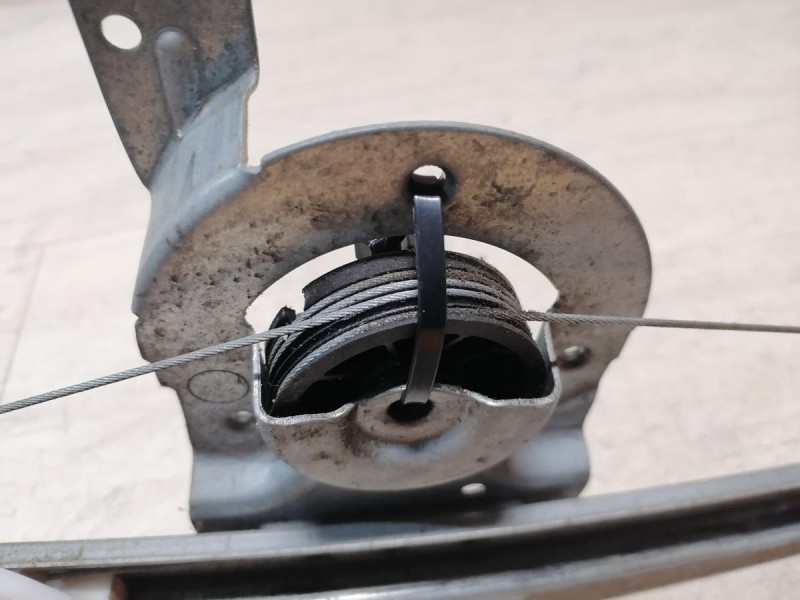 Logan ф2 №4 стеклоподъемник задний левый эл