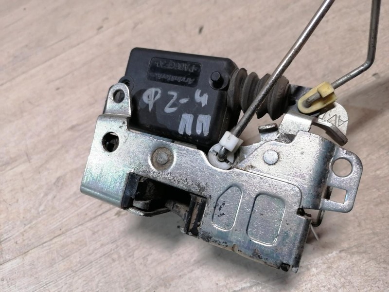 Logan ф2 №4 замок двери передний правый