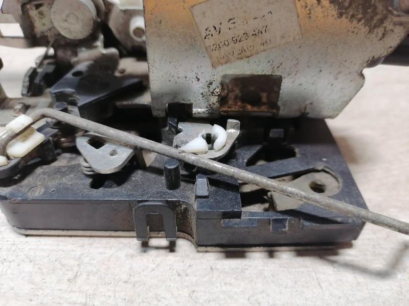 Logan ф2 №4 замок двери передний правый