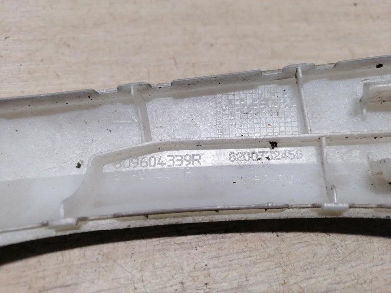 Logan ф2 №4 накладка ручки обшивки двери передняя правая