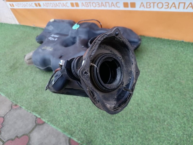 Logan ф2 №4 бензобак