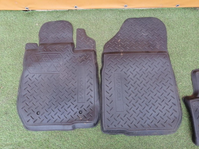 Logan ф2 №4 коврик салона