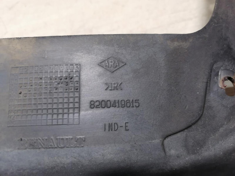 Logan ф2 №4 брызговик задний правый деф