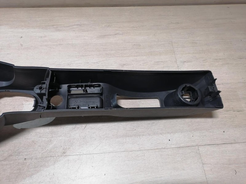 Logan ф2 №4 консоль центральная в сборе