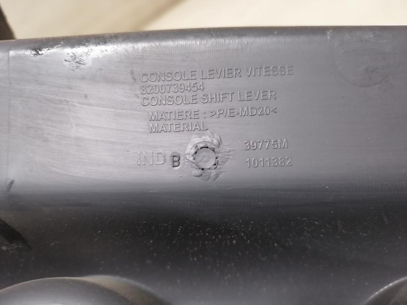 Logan ф2 №4 консоль центральная в сборе