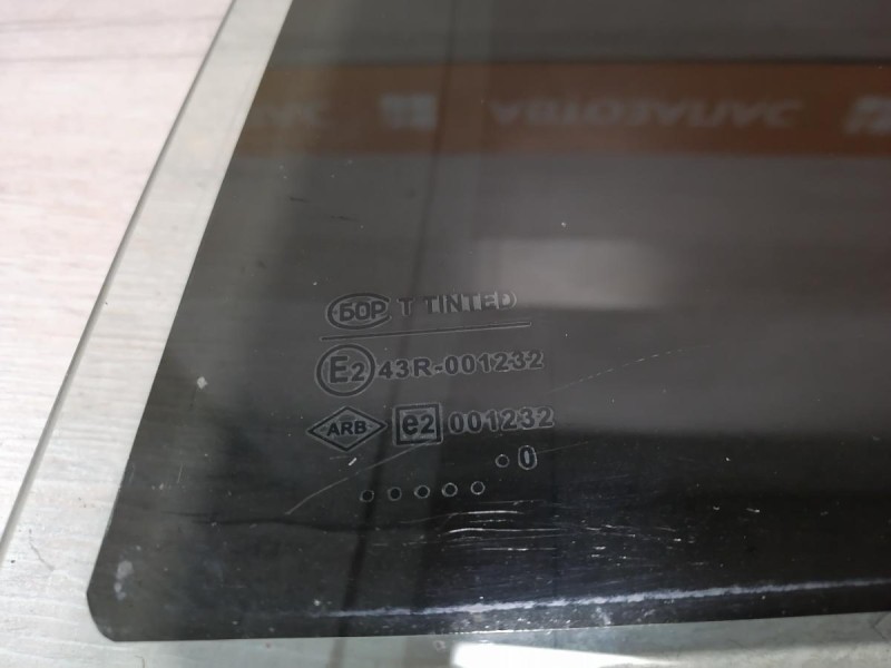 Logan ф2 №4 стекло заднее левое 10