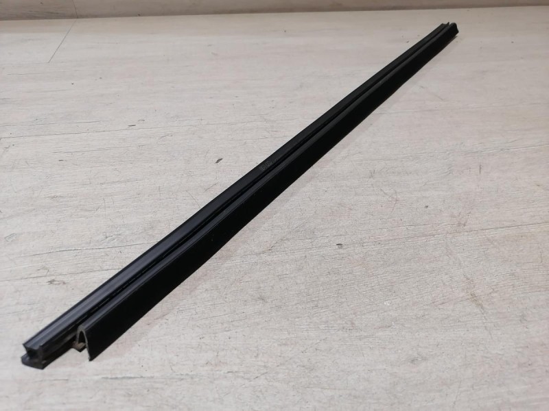 Logan ф2 №4 бархотка внутренняя задняя левая