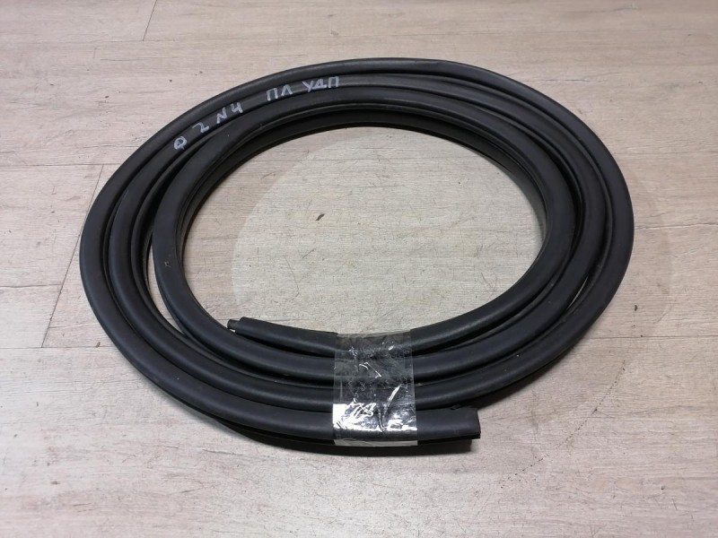 Logan ф2 №4 уплотнитель дверного проема передний левый деф