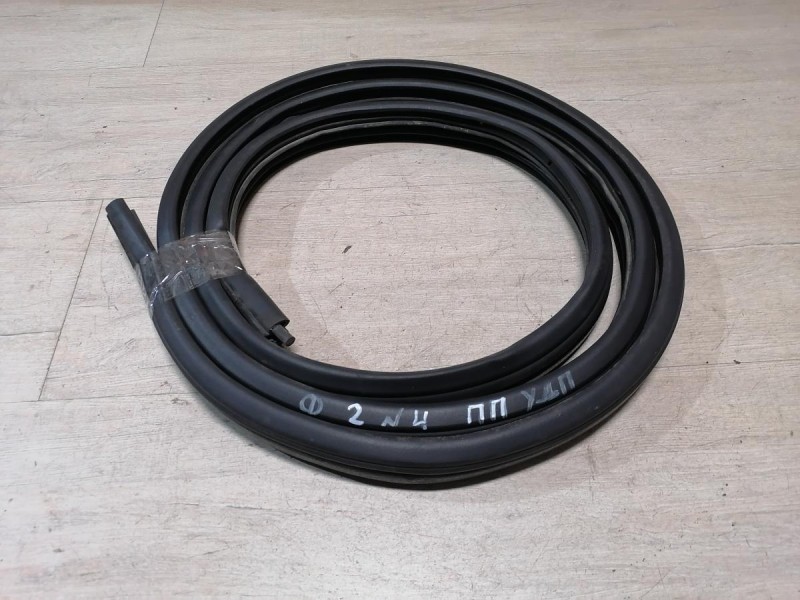 Logan ф2 №4 уплотнитель дверного проема передний правый