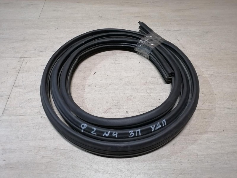 Logan ф2 №4 уплотнитель дверного проема задний правый