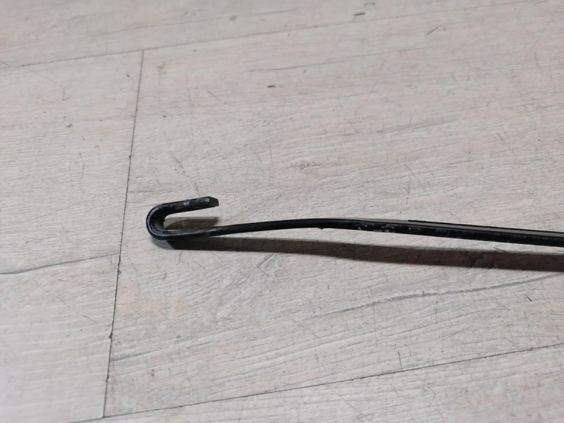 Logan ф2 №4 поводок дворника правый