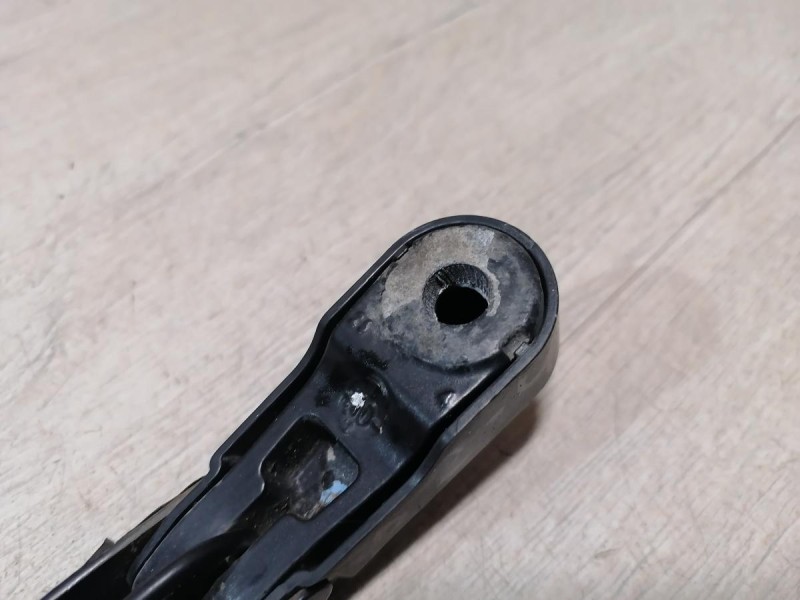 Logan ф2 №4 поводок дворника правый