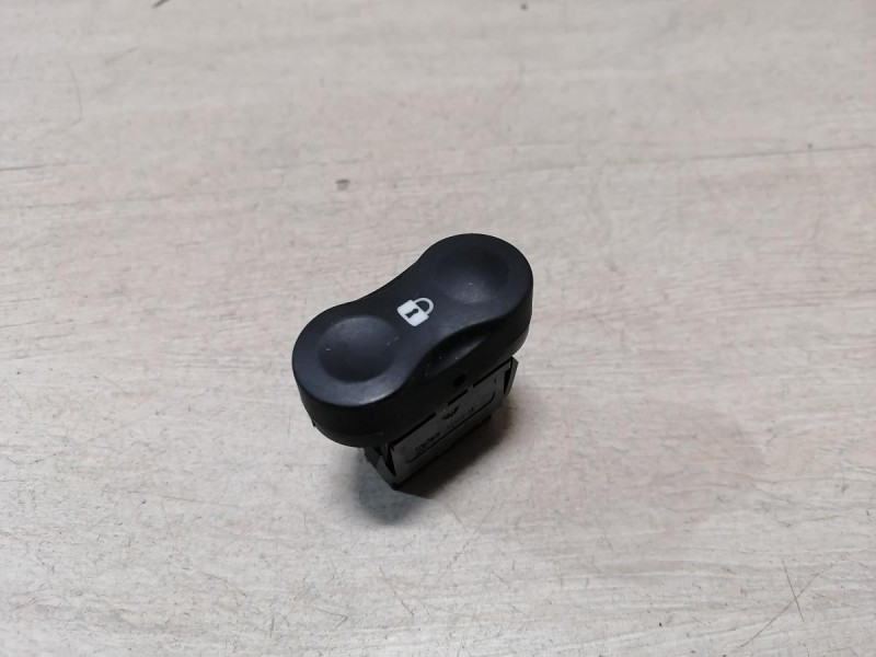 Logan ф2 №4 кнопка блокировки дверей