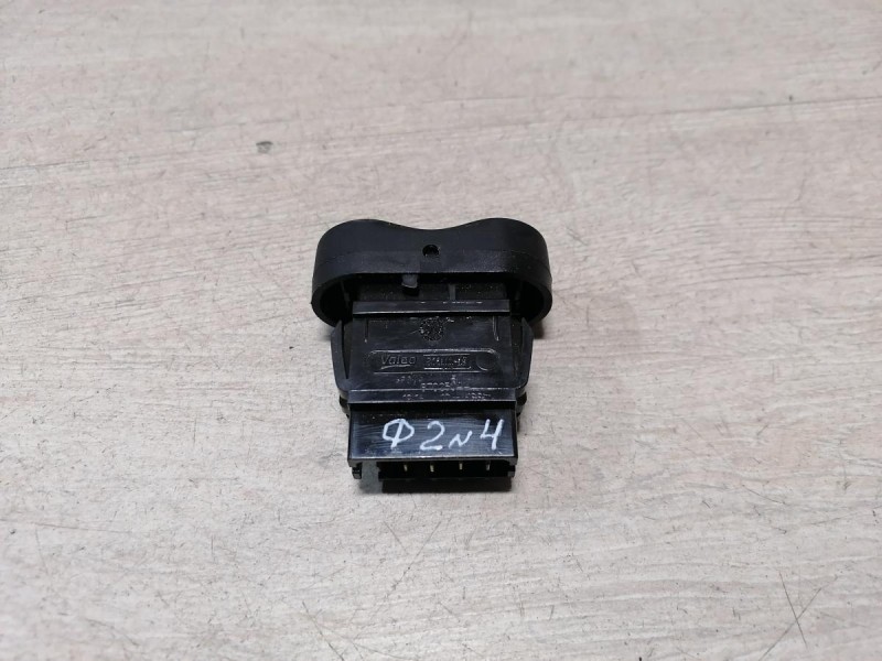 Logan ф2 №4 кнопка блокировки дверей