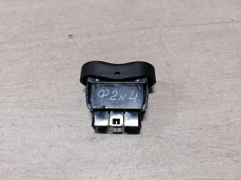 Logan ф2 №4 кнопка стеклоподъемника