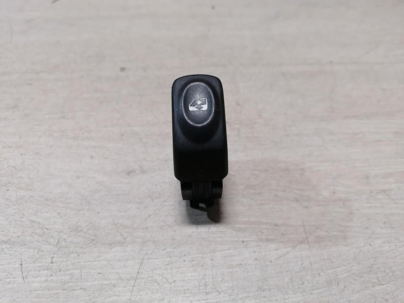 Logan ф2 №4 кнопка стеклоподъемника задних пассажиров