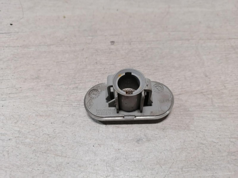 Logan ф2 №4 повторитель поворота в крыло