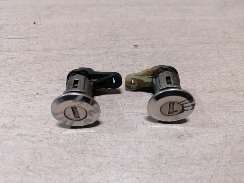 Logan ф2 №4 замок зажигания не к-кт