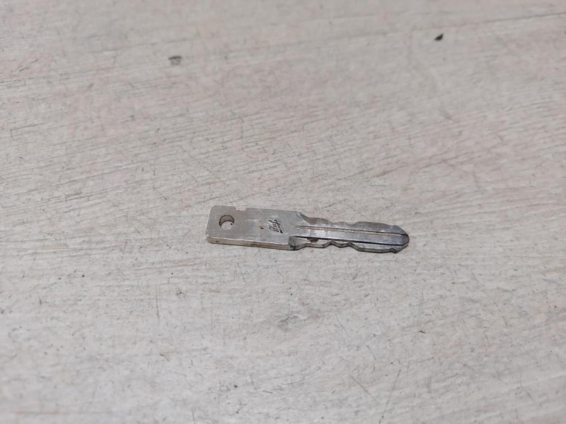 Logan ф2 №4 замок зажигания не к-кт