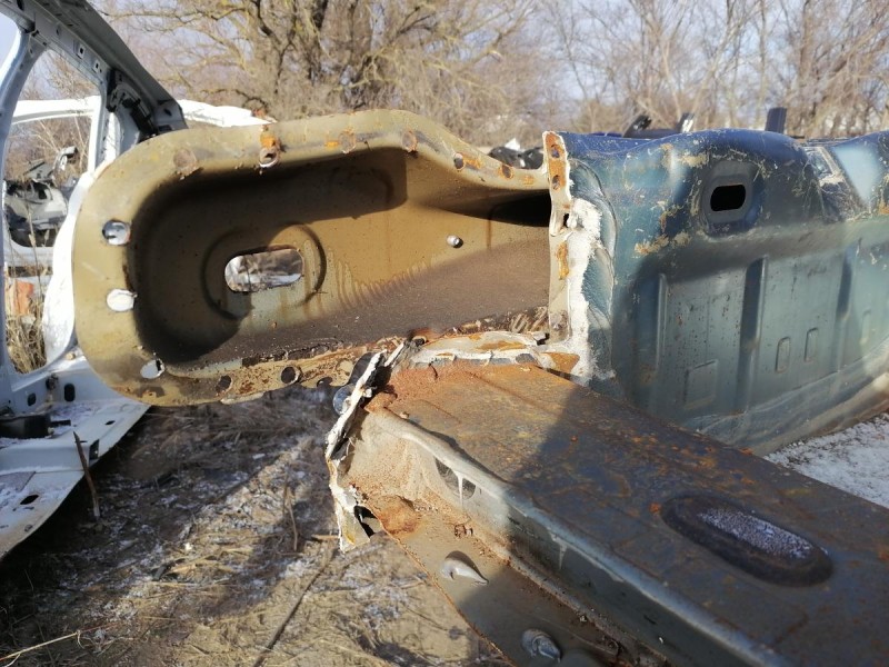 Logan ф2 №4 панель задняя ниша под запаску