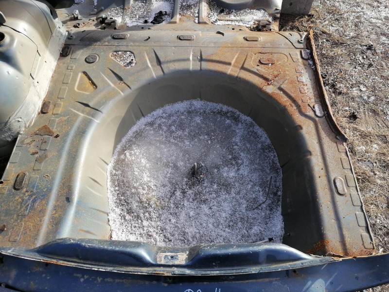 Logan ф2 №4 панель задняя ниша под запаску