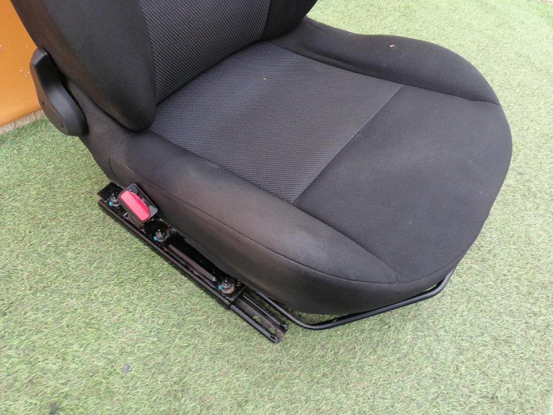 Logan №51 сиденье переднее к-кт деф