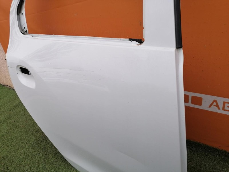 Logan №51 дверь задняя правая деф