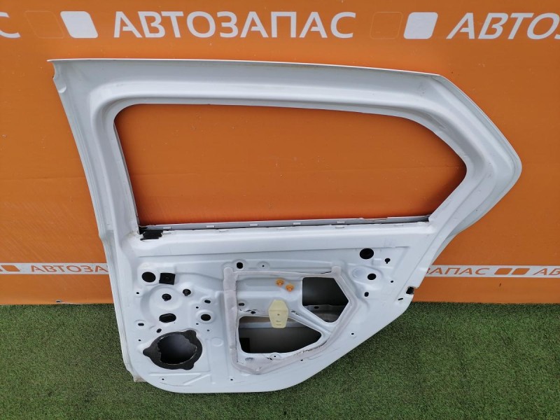 Logan №51 дверь задняя правая деф