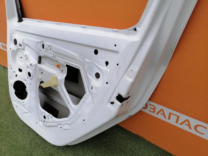 Sandero №16 дверь задняя правая деф