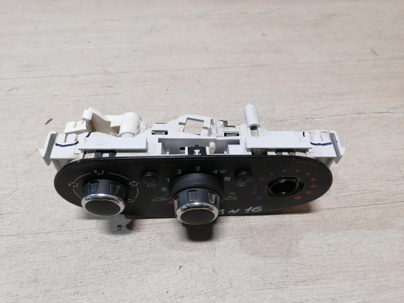 Sandero №16 блок управления кондиционером деф