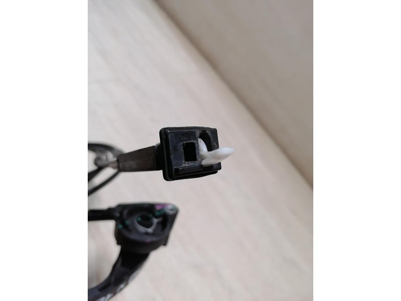 Sandero №16 трос лючка бензобака деф