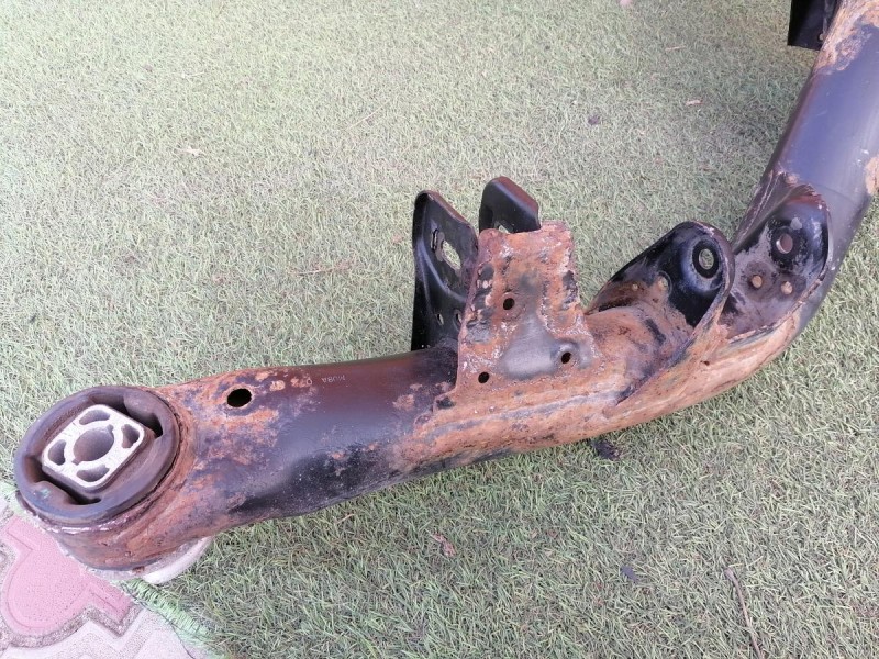 Audi A6 C7 подрамник задний