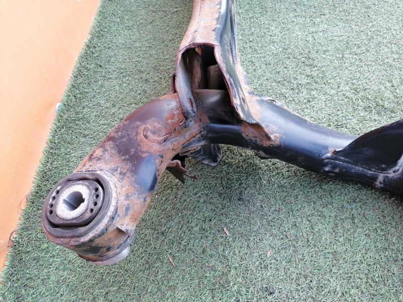 Audi A6 C7 подрамник задний