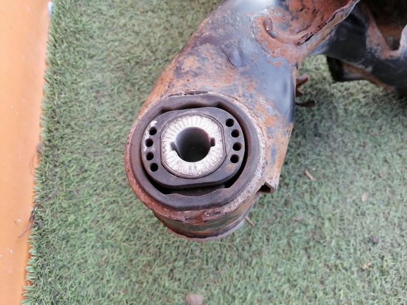 Audi A6 C7 подрамник задний